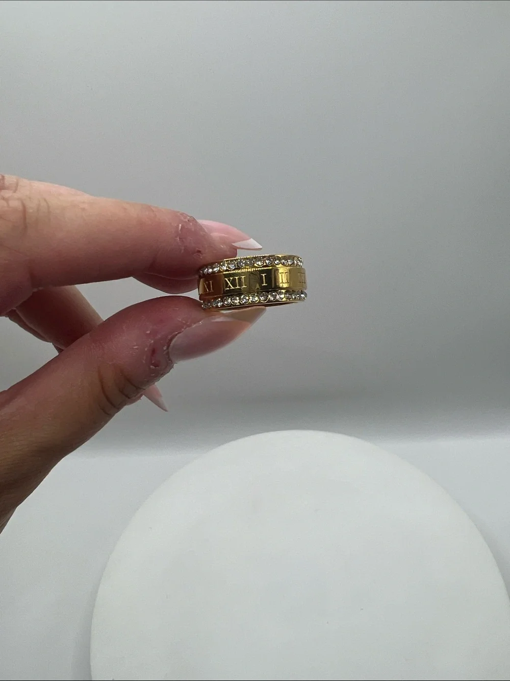 251. 18k Gold Plated Roman Numeral Cubic Zirconia Band Ring Size 7